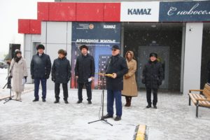 Читать далее о этой статье «КАМАЗ» передал ключи от очередных арендных квартир работникам компании