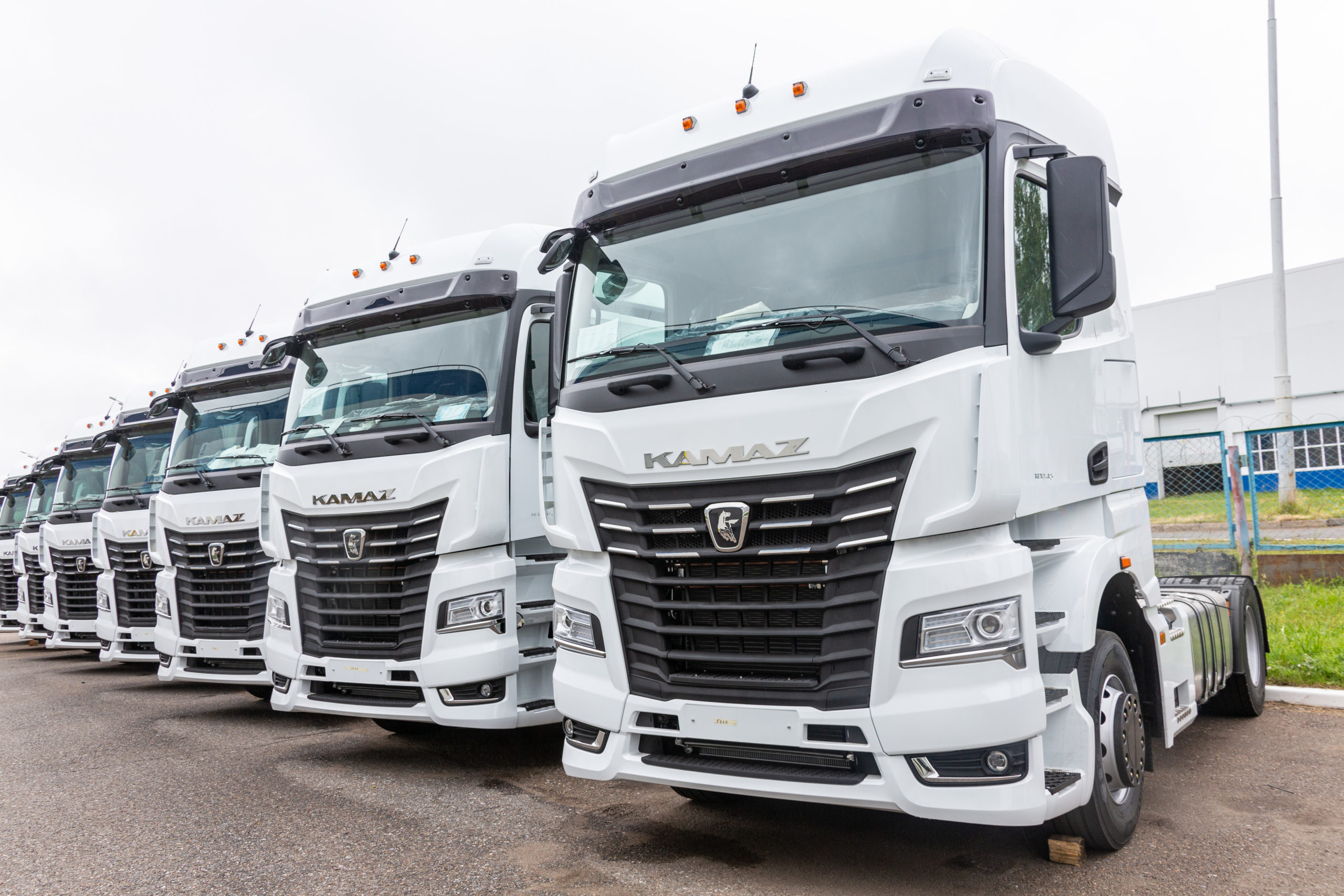 Вы сейчас просматриваете 164 седельных тягача КАМАЗ-54901 пополнят автопарк кубанского нефтеперевозчика