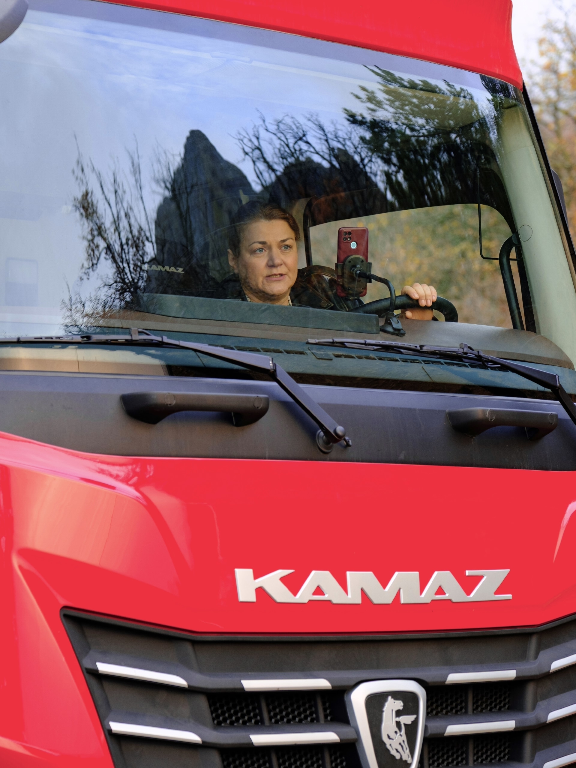 Вы сейчас просматриваете Автомобиль КАМАЗ-54901 задействован в съёмках сериала «Дальнобойщица»