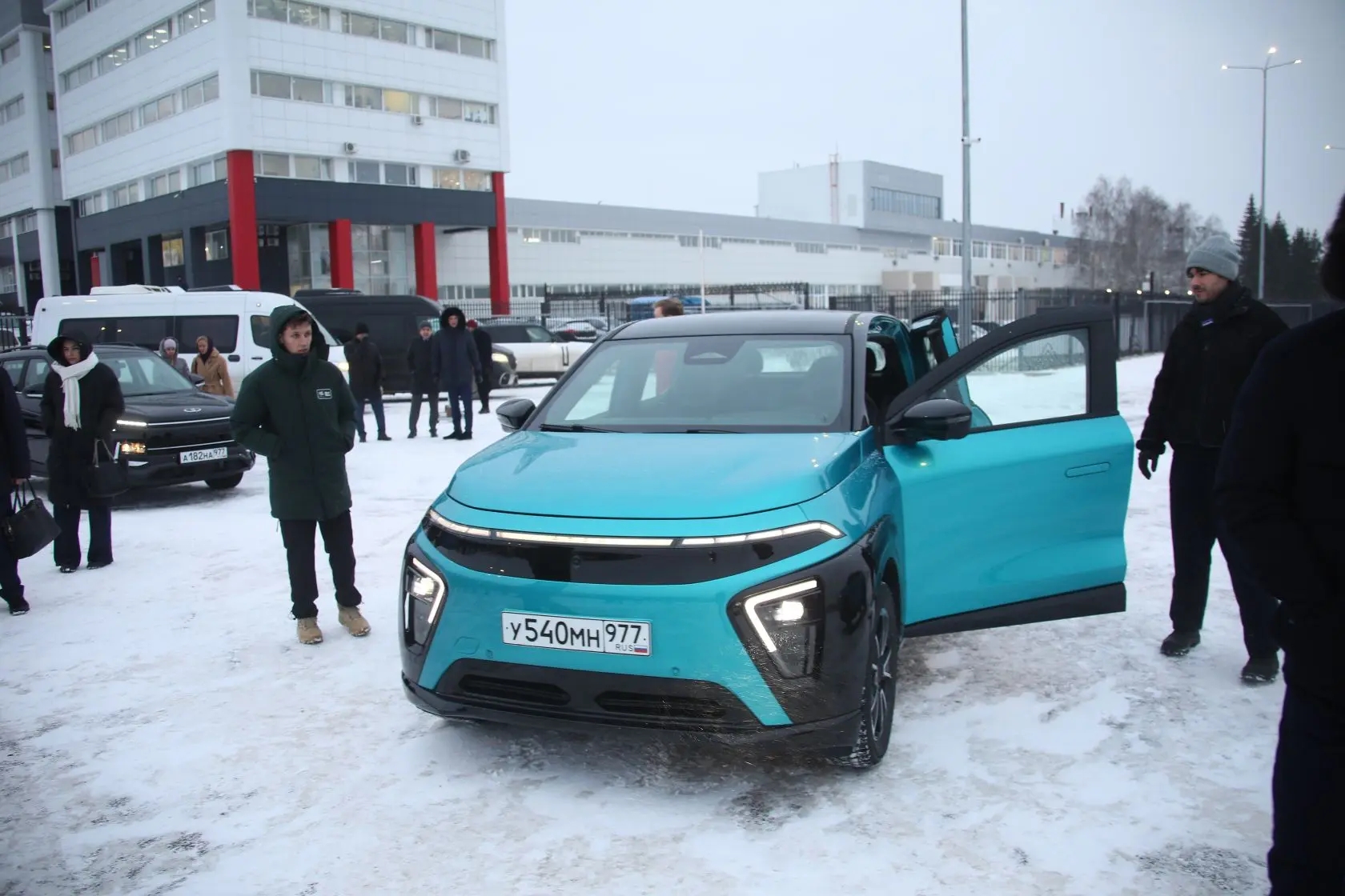 Вы сейчас просматриваете Объявлен старт предпродаж российских электромобилей Атом