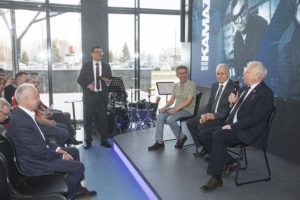 Читать далее о этой статье В Визит-центре открылась выставка «Лица КАМАЗа»
