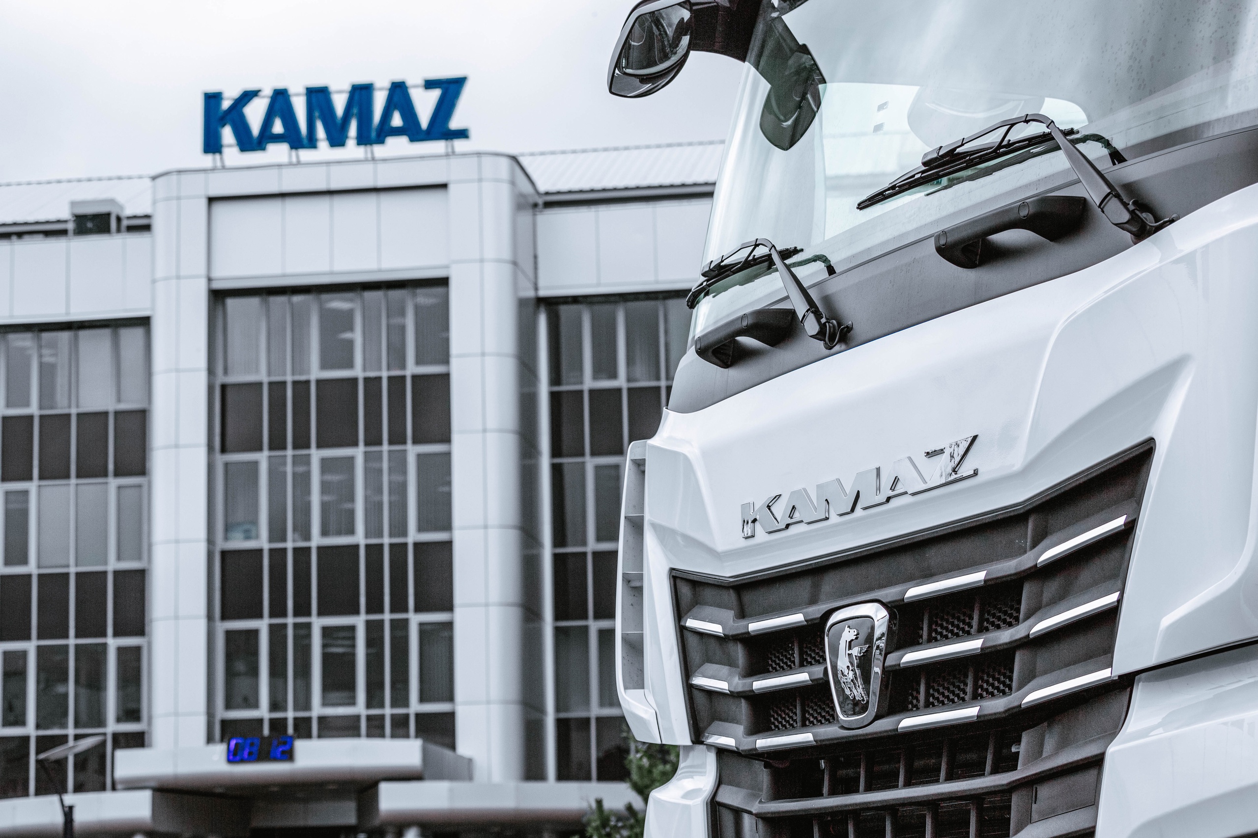 Вы сейчас просматриваете «КАМАЗ» отменил четырёхдневку в июне-июле