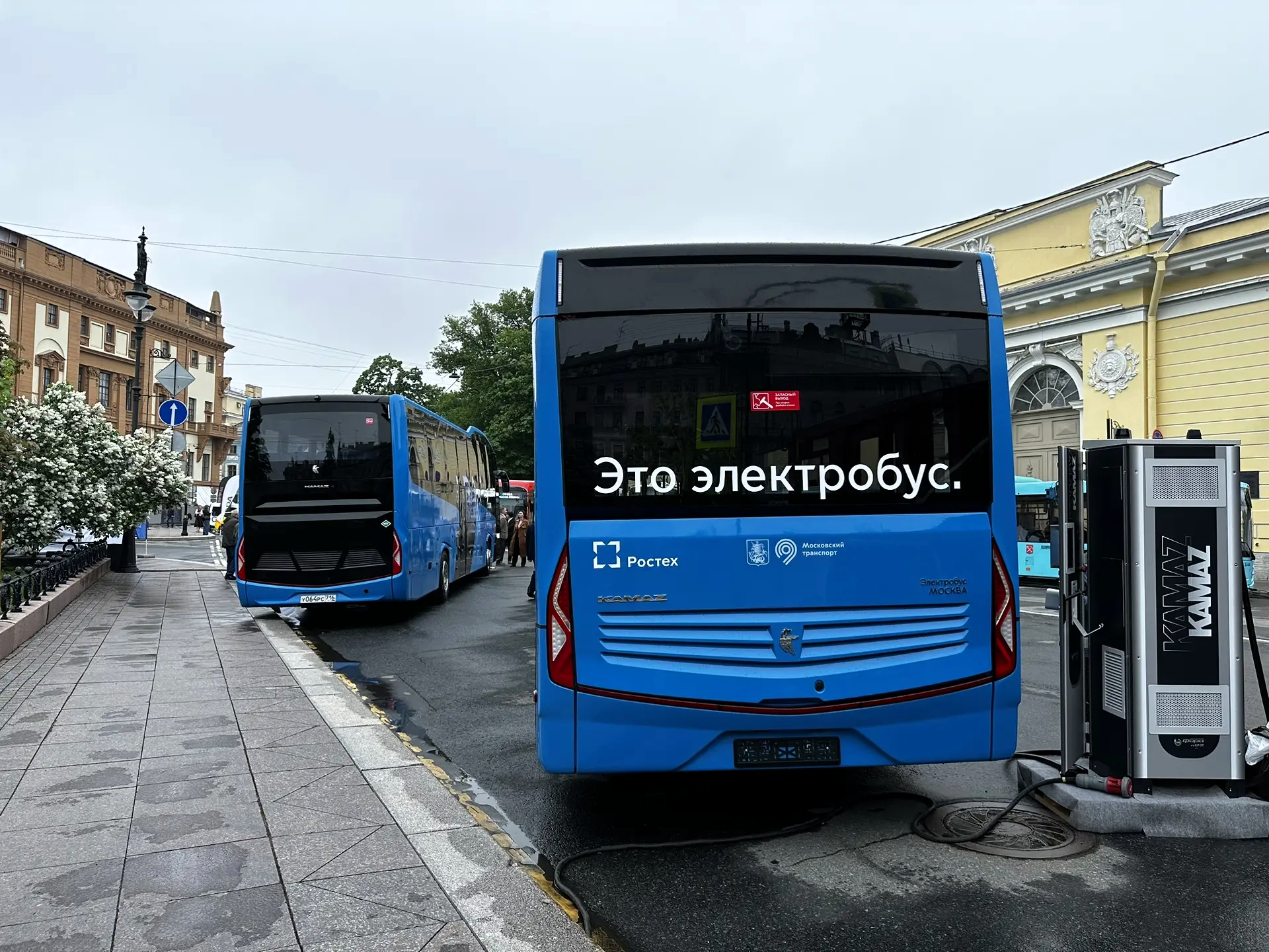 Вы сейчас просматриваете В экспозиции «КАМАЗа» на «ТранспортФест» представлена новая станция ФОРА «Ночная зарядка» для электробусов