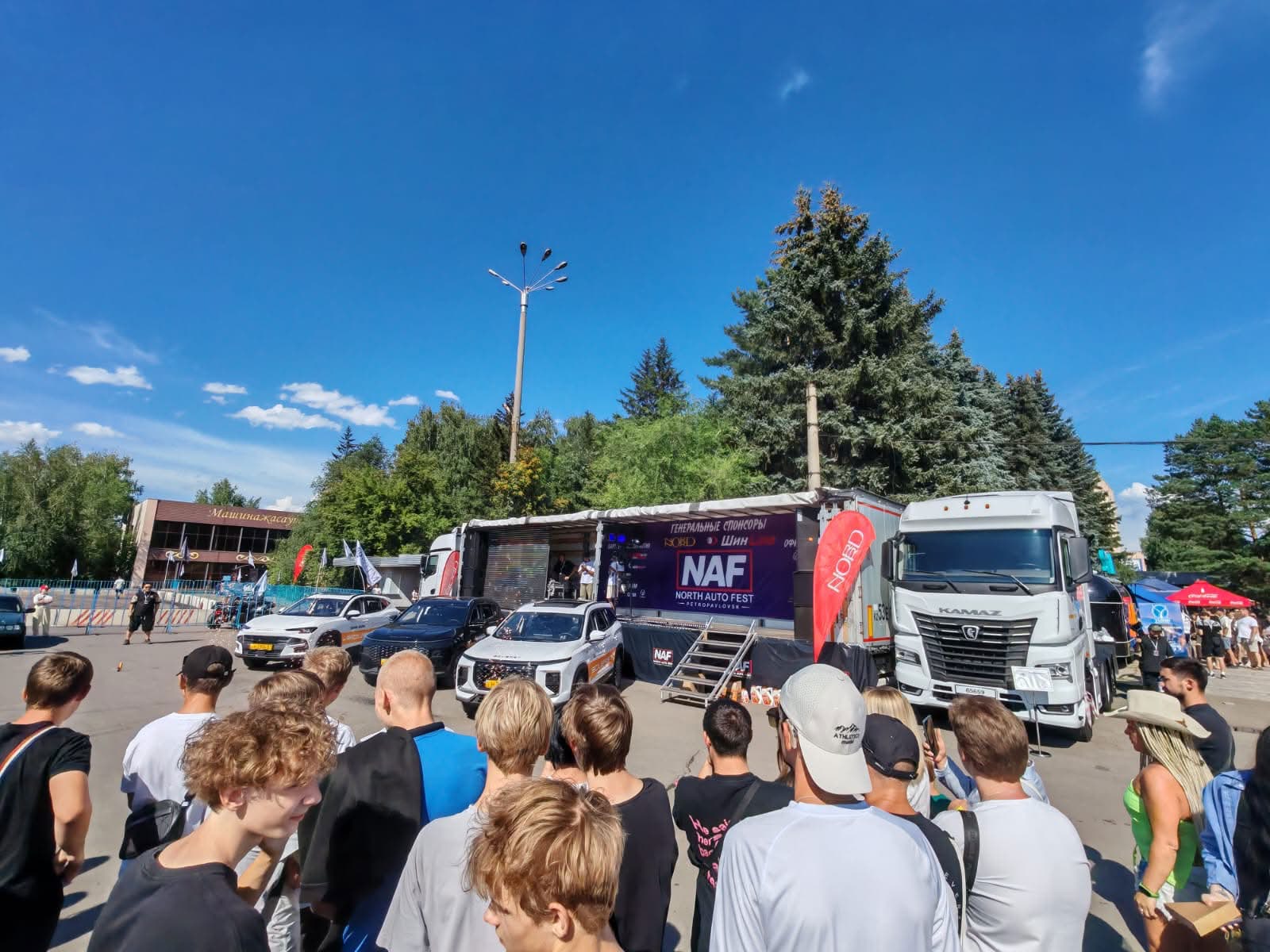 Вы сейчас просматриваете «КАМАЗ» на автомобильном фестивале North Auto Fest 15 в Казахстане