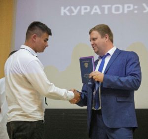 Читать далее о этой статье Выпускникам ГАПОУ «АТУТ» вручили дипломы на «КАМАЗе»