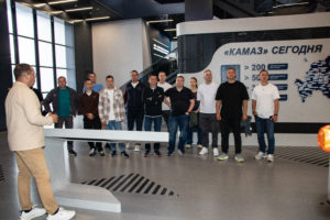 Читать далее о этой статье «КАМАЗ» посетила пилотажная группа «Стрижи»
