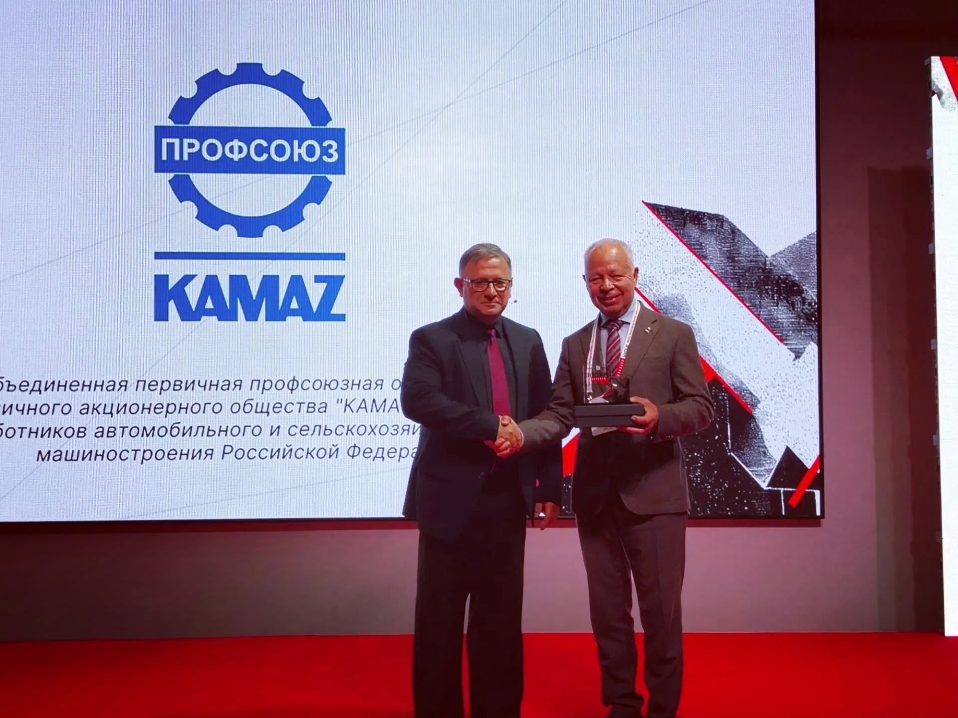 Вы сейчас просматриваете «КАМАЗ» принимает участие в VIII Всероссийском форуме «Профсоюзы. XXI век. Эпоха перемен»